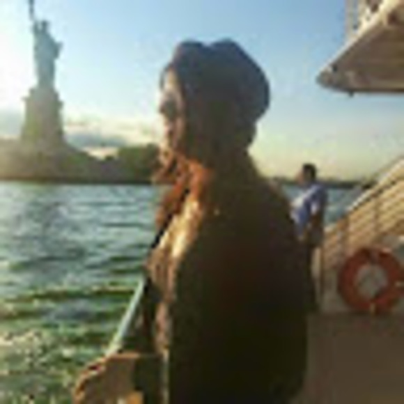 Meet your Posher, Lavina - Picture 1 of 1